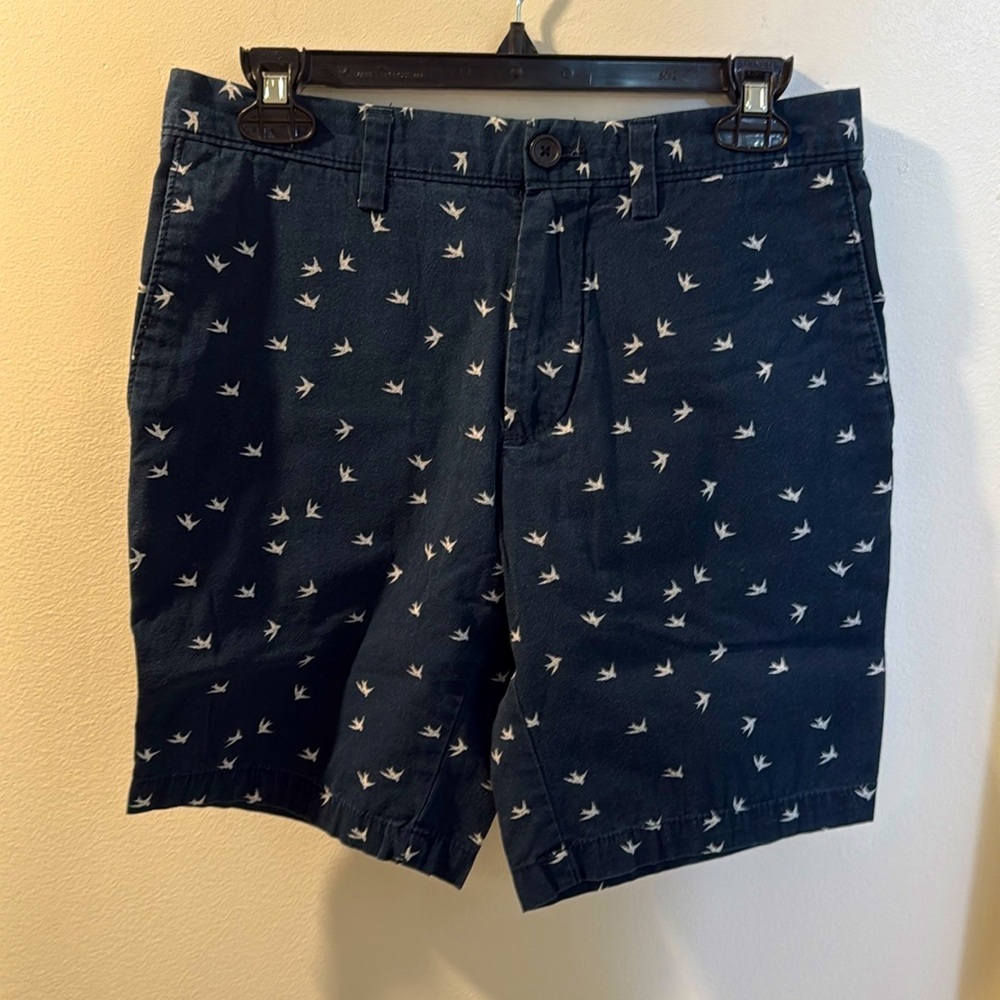 Size 29, navy bird print shorts